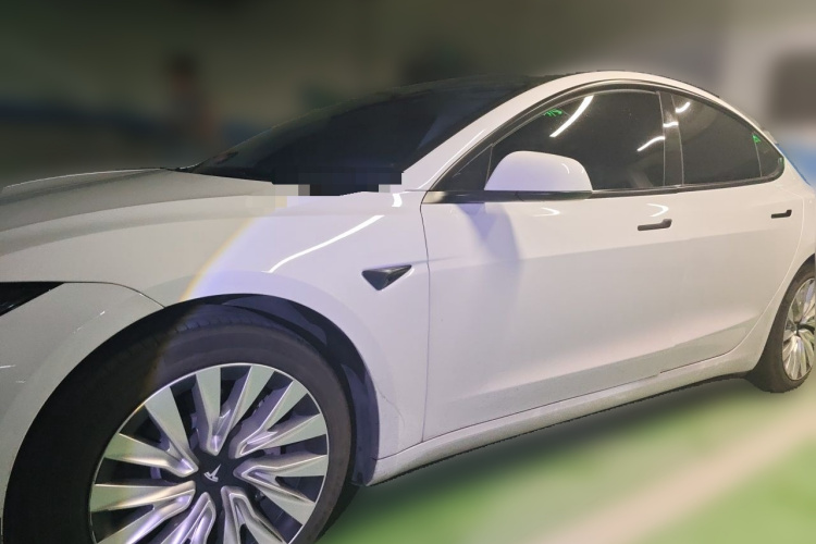 Tesla Model 3 2024 car image #2