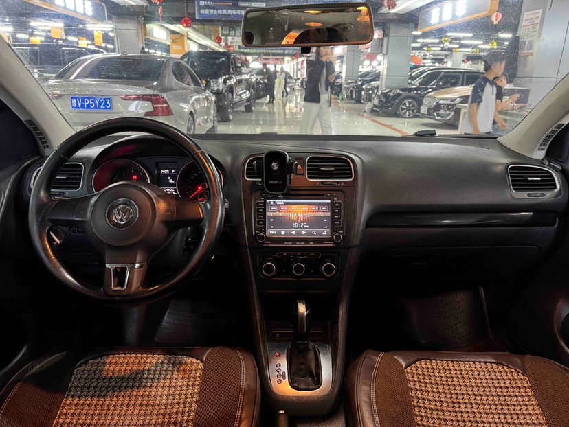 Volkswagen Golf 2013 car image #9