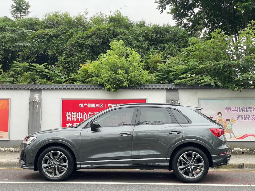 Audi Q3 2023 car image #5