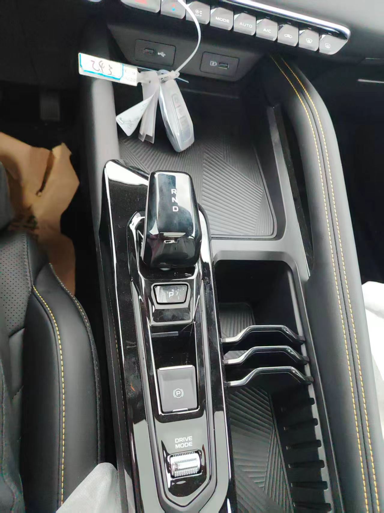 GEELY Coolray 2026 car image #13