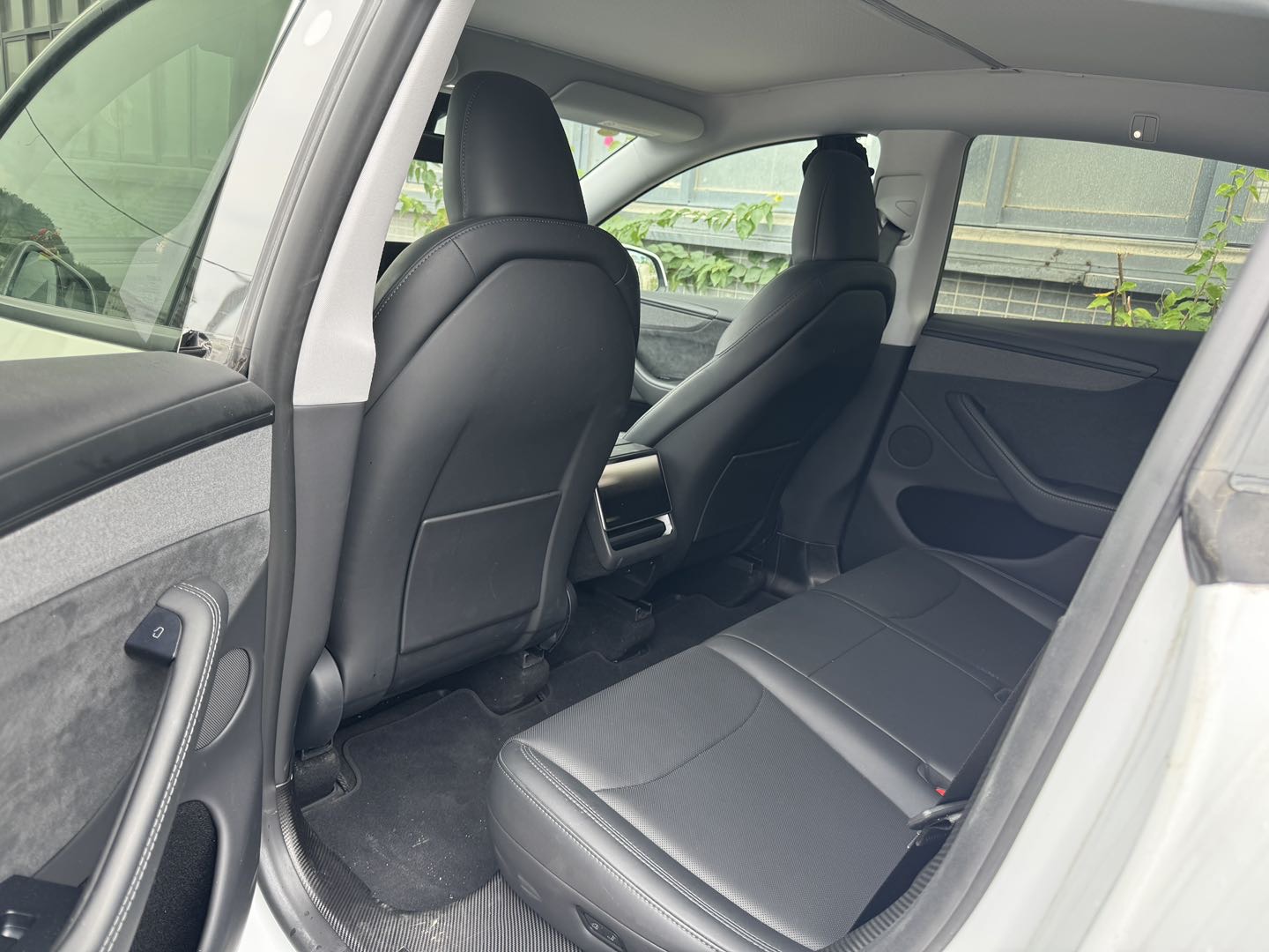 Tesla Model Y 2025 car image #5