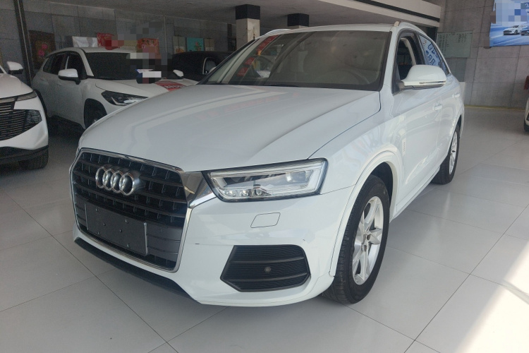 Audi Q3 2019 car image #2