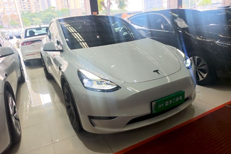 Tesla Model Y 2023 immagine di auto #4