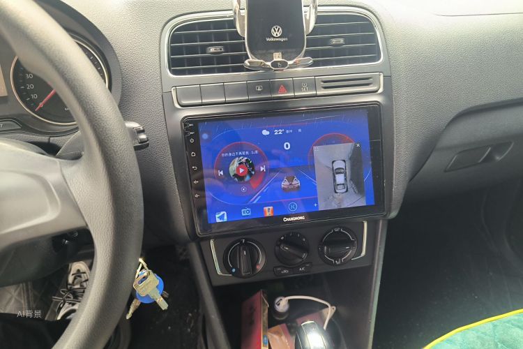 Volkswagen Polo 2015 car image #15