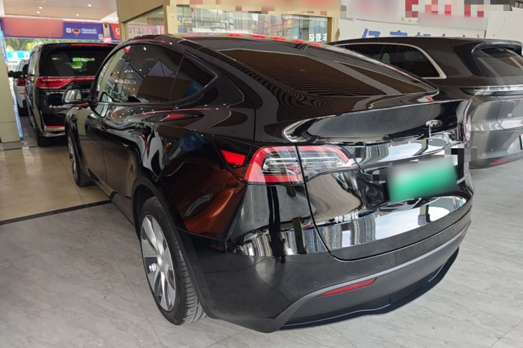 Tesla Model Y 2022 #5 Tesla Model Y 2022 car image #5