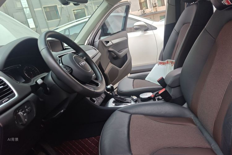 Audi Q3 2018 car image #17