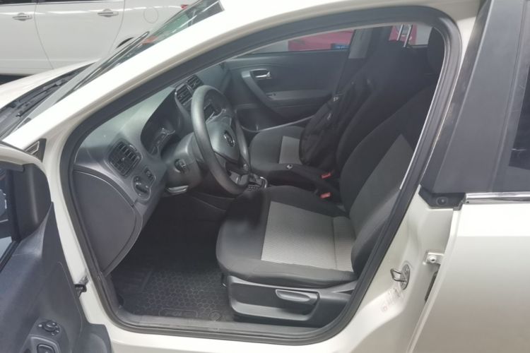 Volkswagen Polo 2017 car image #15