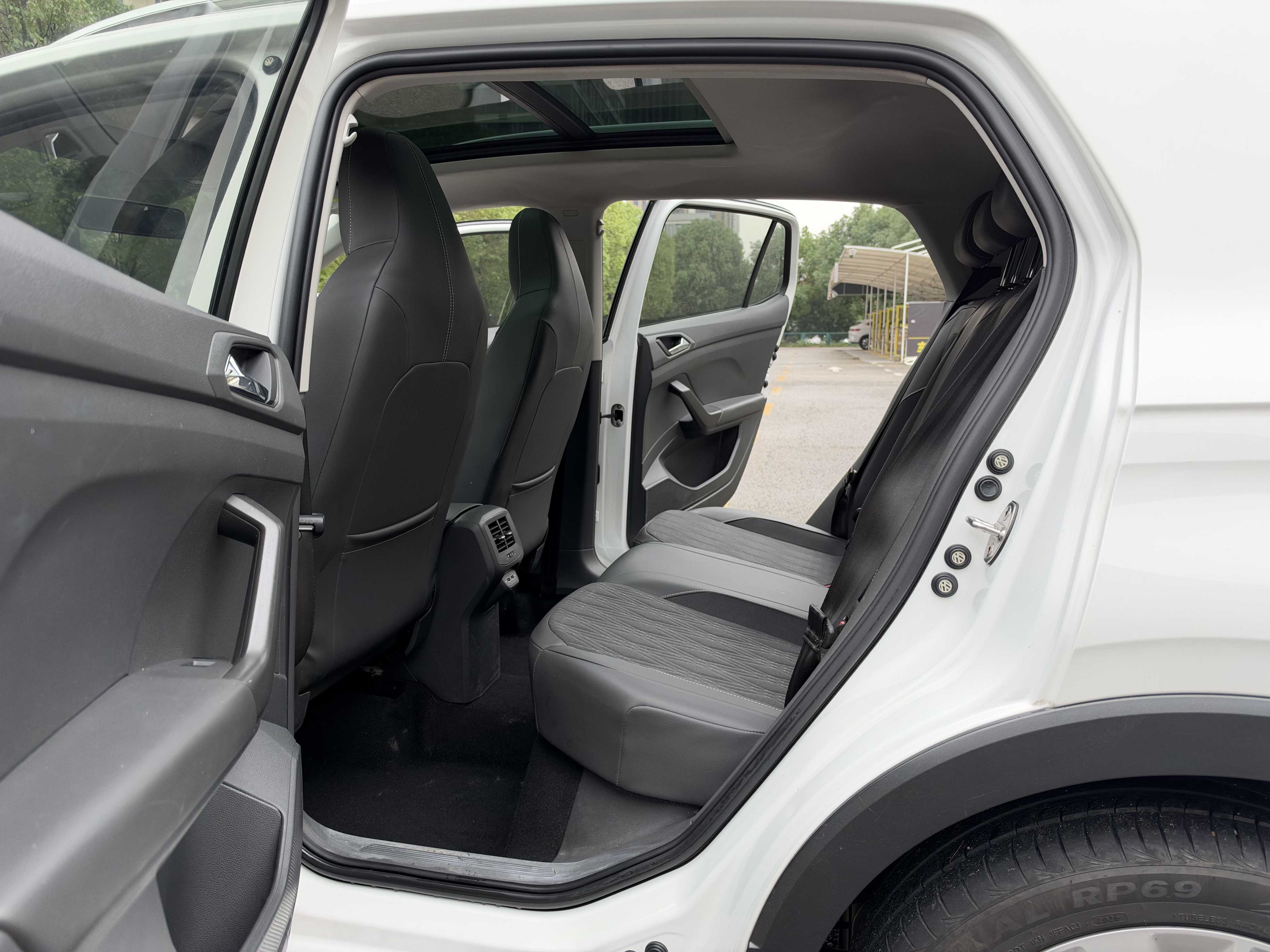 Volkswagen T-Cross 2019 #3 Volkswagen T-Cross 2019 car image #3