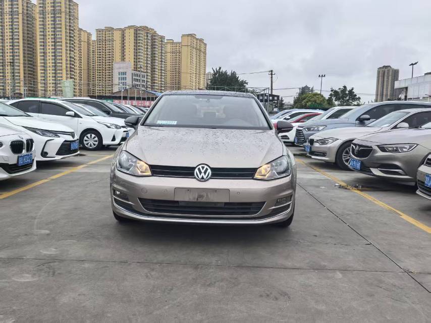 Volkswagen Golf 2017 car image #2