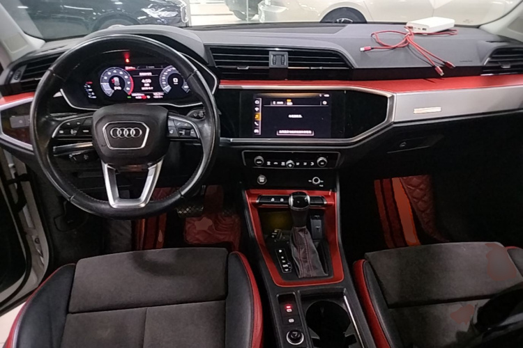 Audi Q3 2020 car image #10