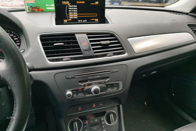 Audi Q3 2018 car image #15