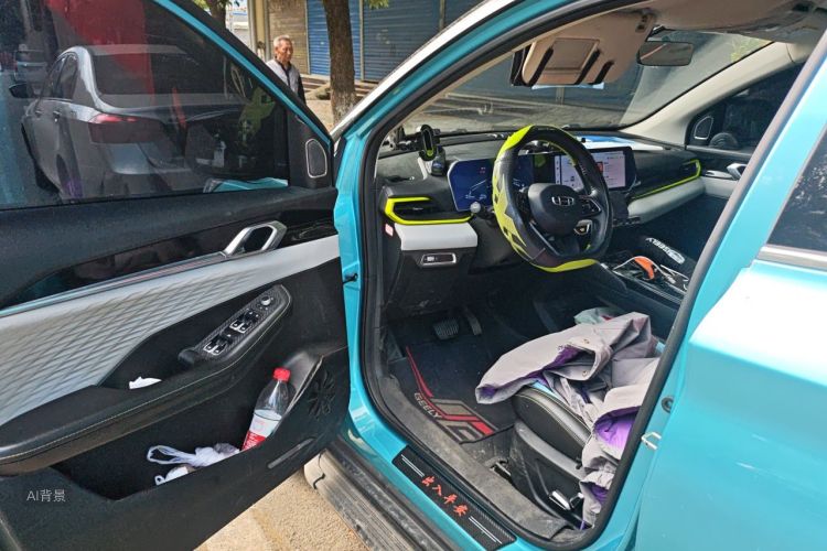 GEELY Coolray 2023 car image #18