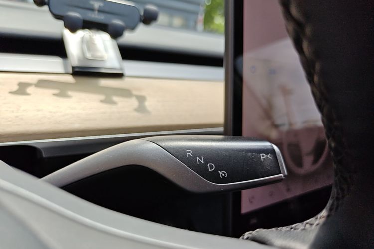Tesla Model Y 2023 immagine di auto #14