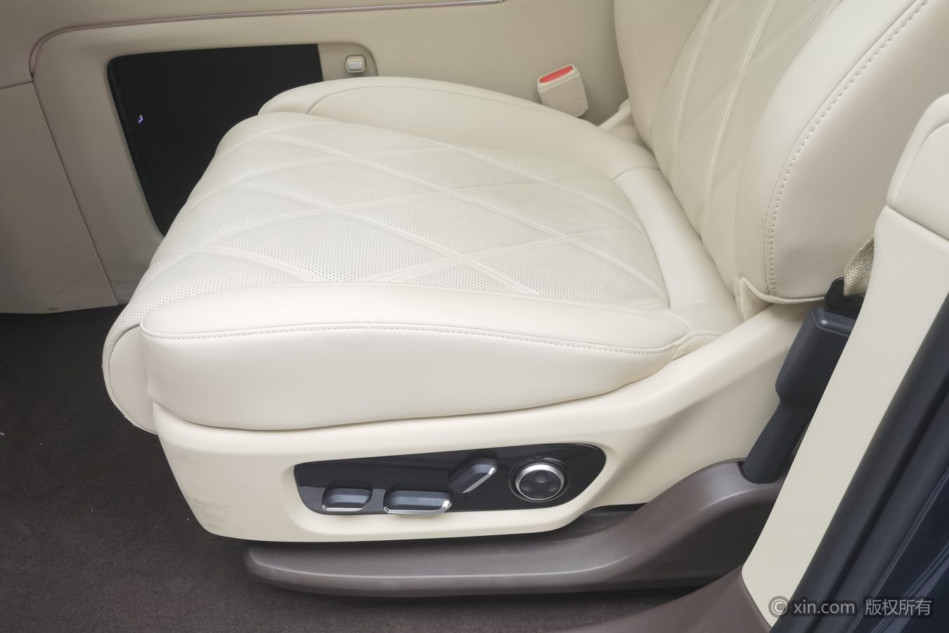 2025 car image #21