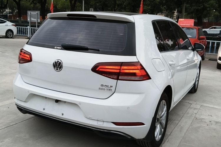 Volkswagen Golf 2019 #5 Volkswagen Golf 2019 صورة سيارة #5
