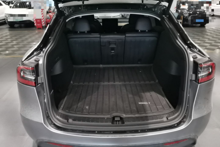 Tesla Model Y 2022 car image #21