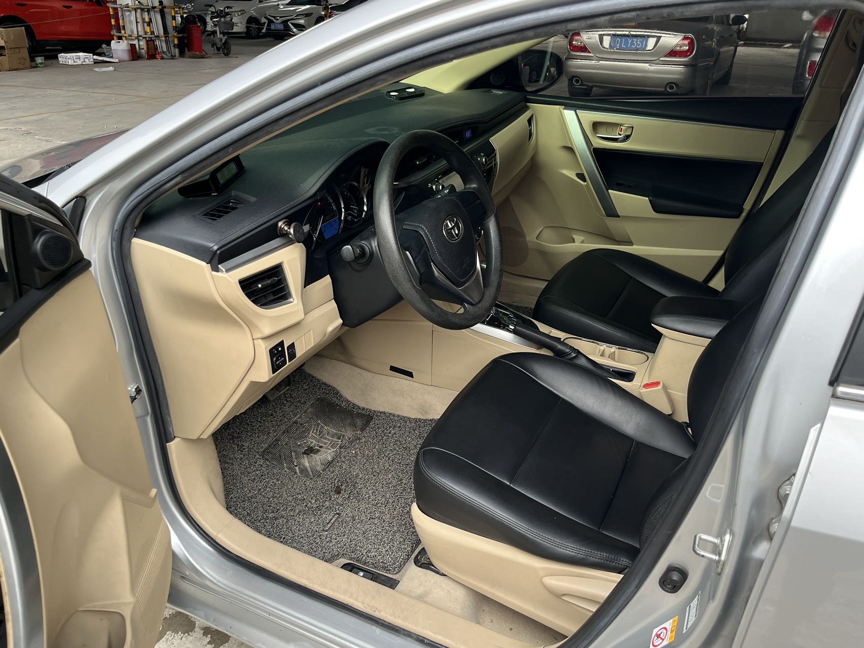 2014 car image #4