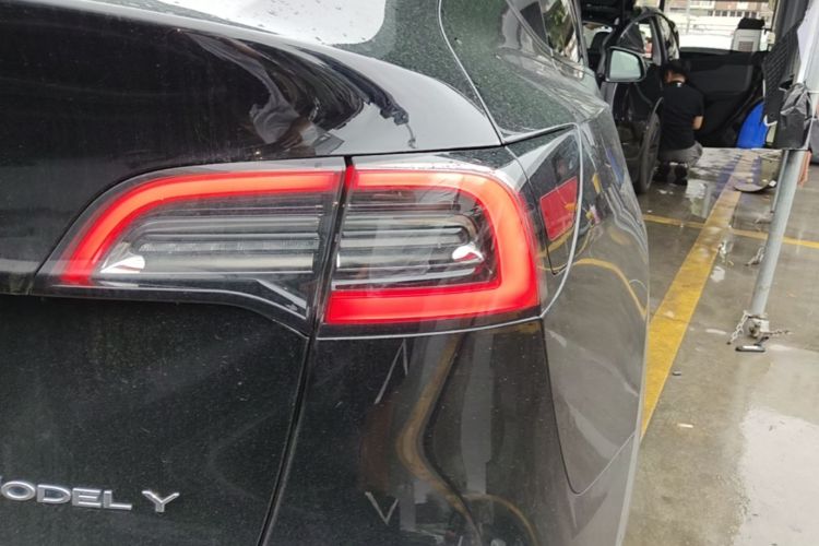 Tesla Model Y 2023 #8 Tesla Model Y 2023 car image #8