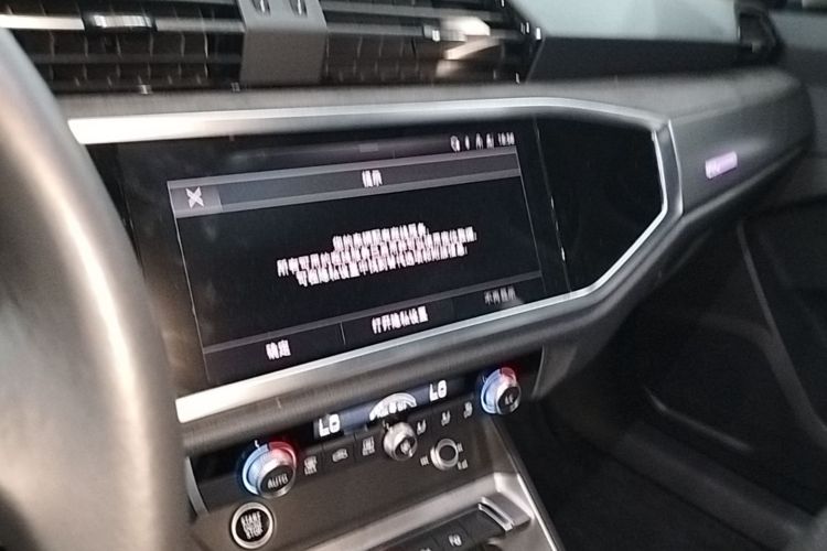 Audi Q3 2022 car image #17