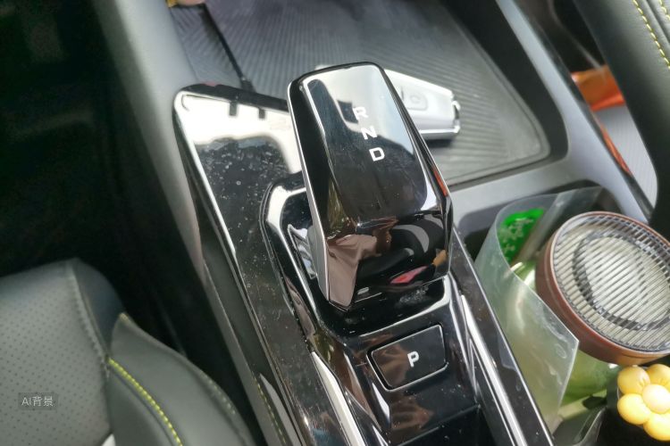GEELY Coolray 2023 car image #16