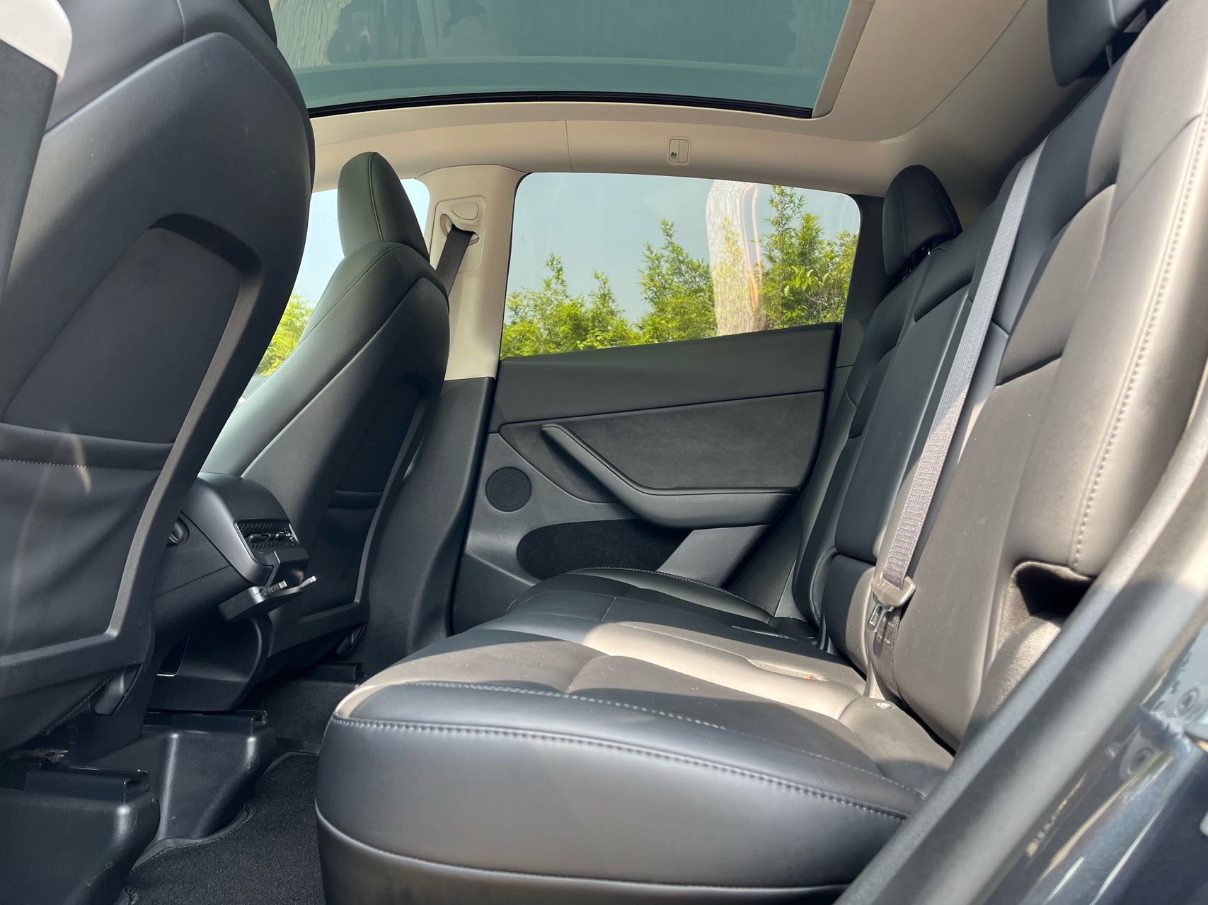Tesla Model Y 2024 #8 Tesla Model Y 2024 car image #8