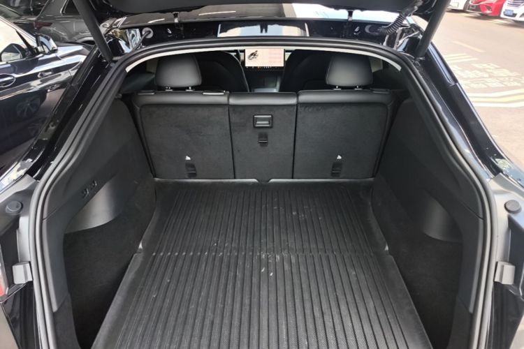 Tesla Model Y 2023 car image #19