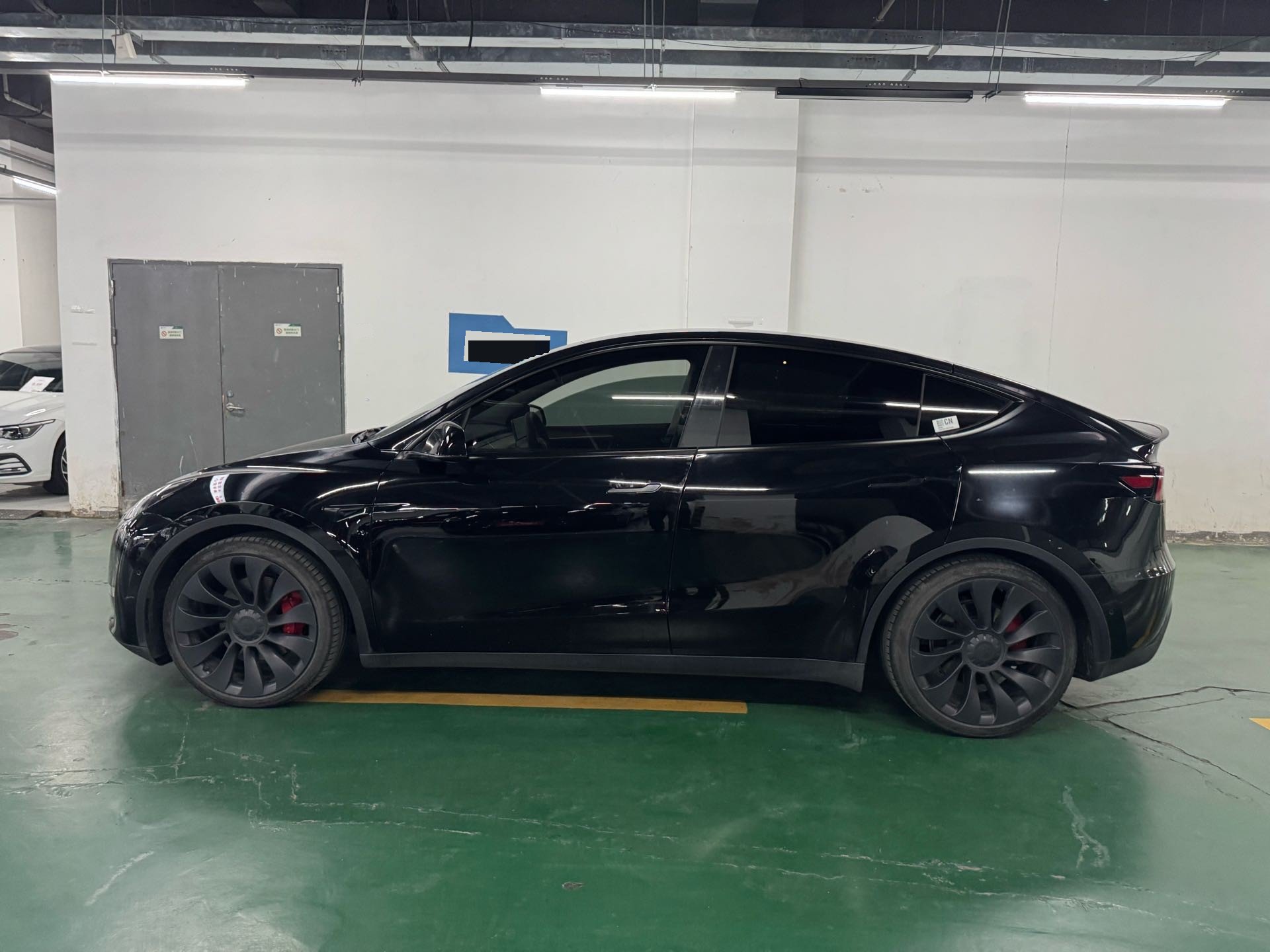 Tesla Model Y 2022 immagine di auto #2