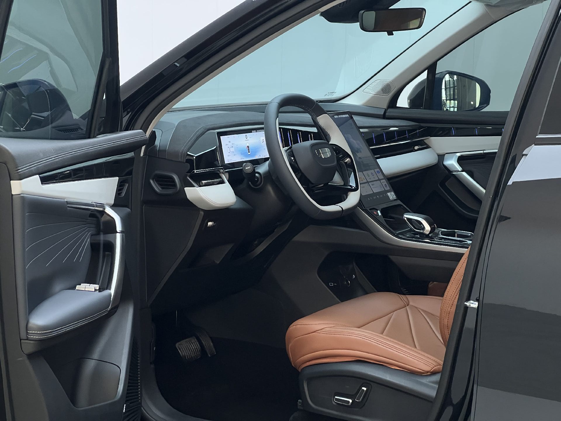 GEELY Boyue L 2024 immagine di auto #4