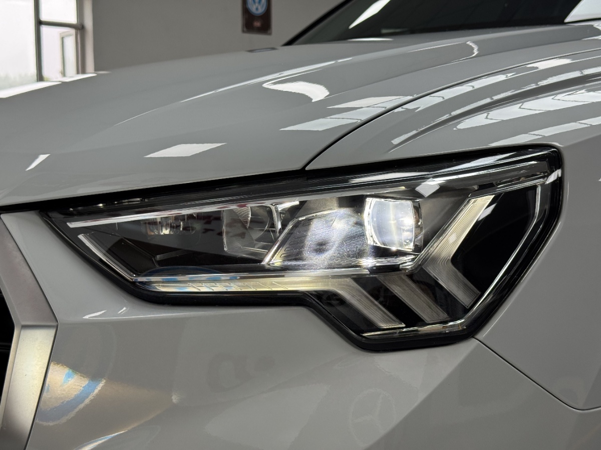 Audi Q3 2022 car image #23
