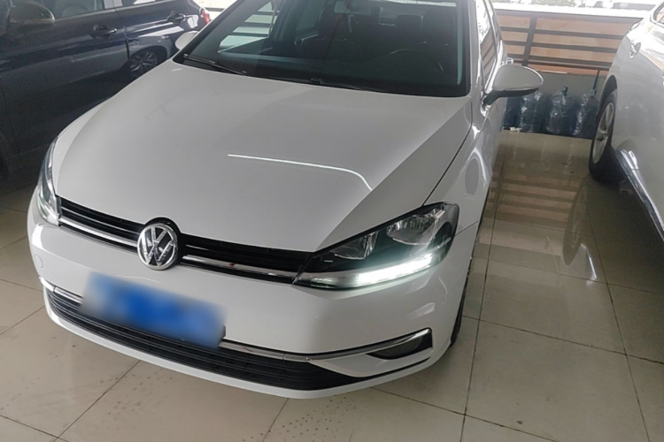 Volkswagen Golf 2017 car image #2
