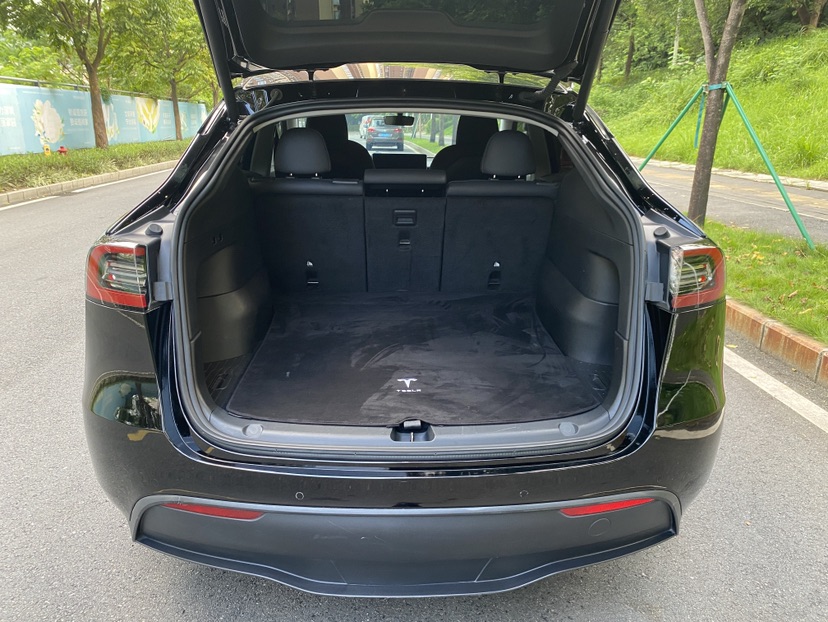 Tesla Model Y 2023 car image #9