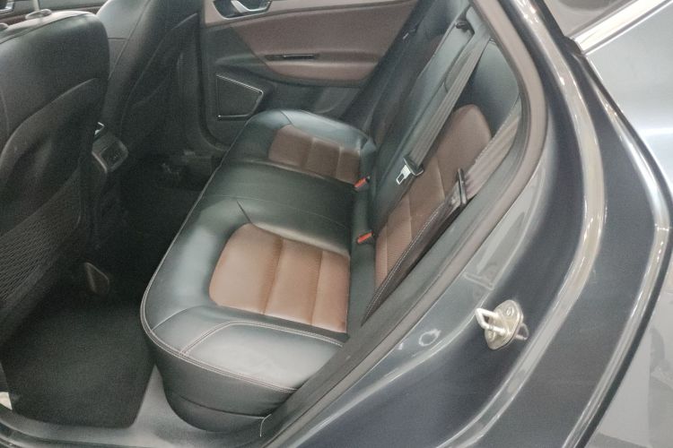 GEELY Emgrand GS 2017 car image #17