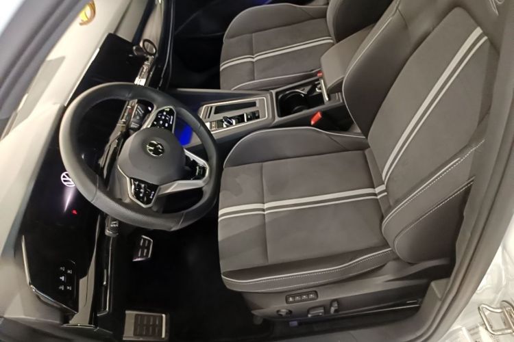 Volkswagen Golf 2022 car image #15