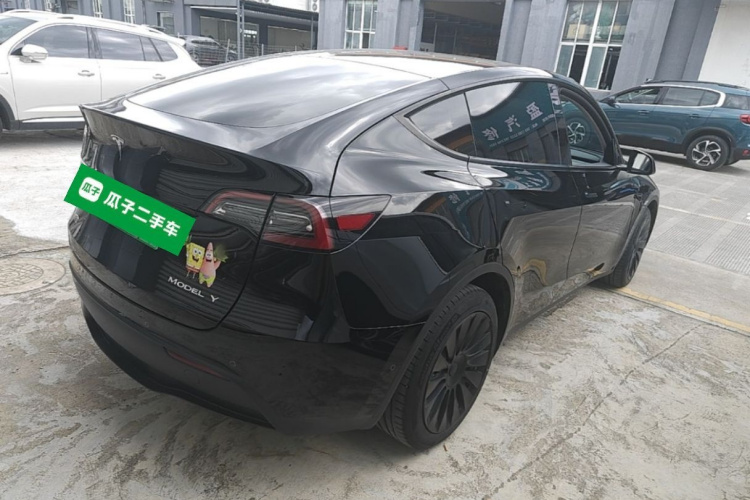 Tesla Model Y 2023 car image #7