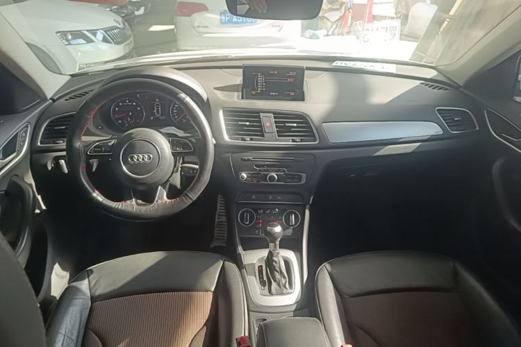 Audi Q3 2016 car image #11