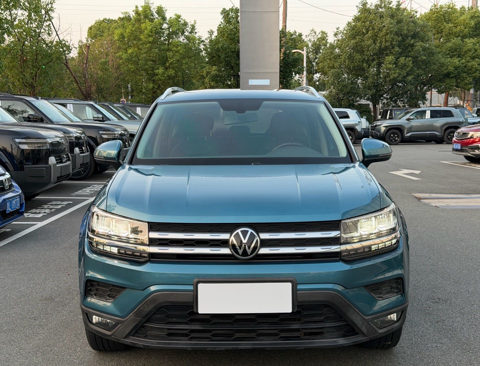 2019 immagine di auto #2