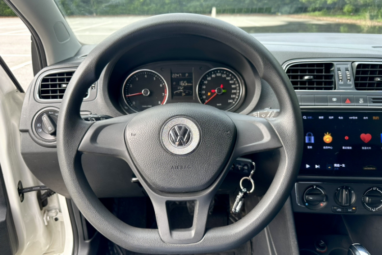 Volkswagen Polo 2015 #20 Volkswagen Polo 2015 car image #20