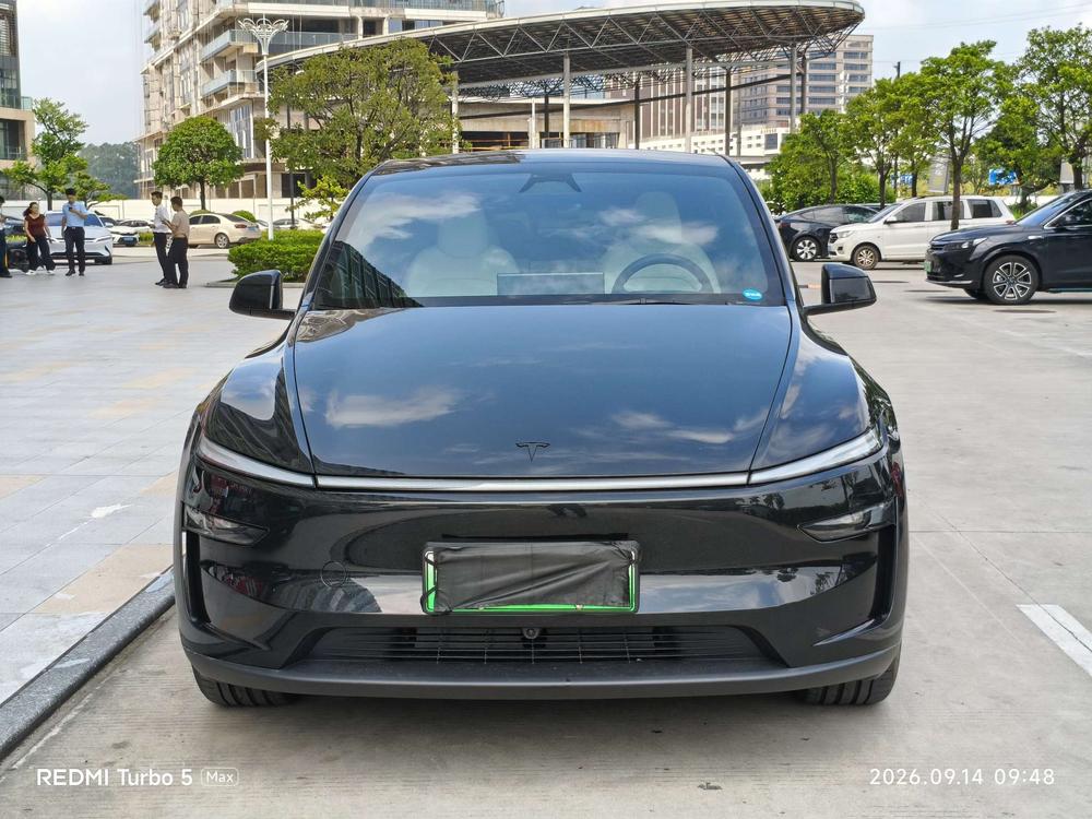 Tesla Model Y 2026 immagine di auto #2