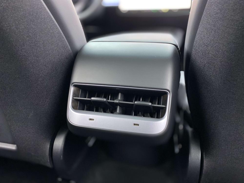 Tesla Model Y 2024 car image #12