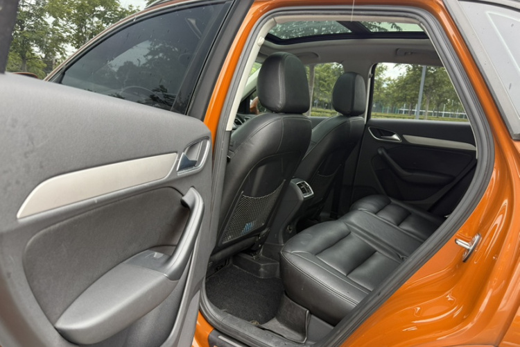 Audi Q3 2016 car image #21