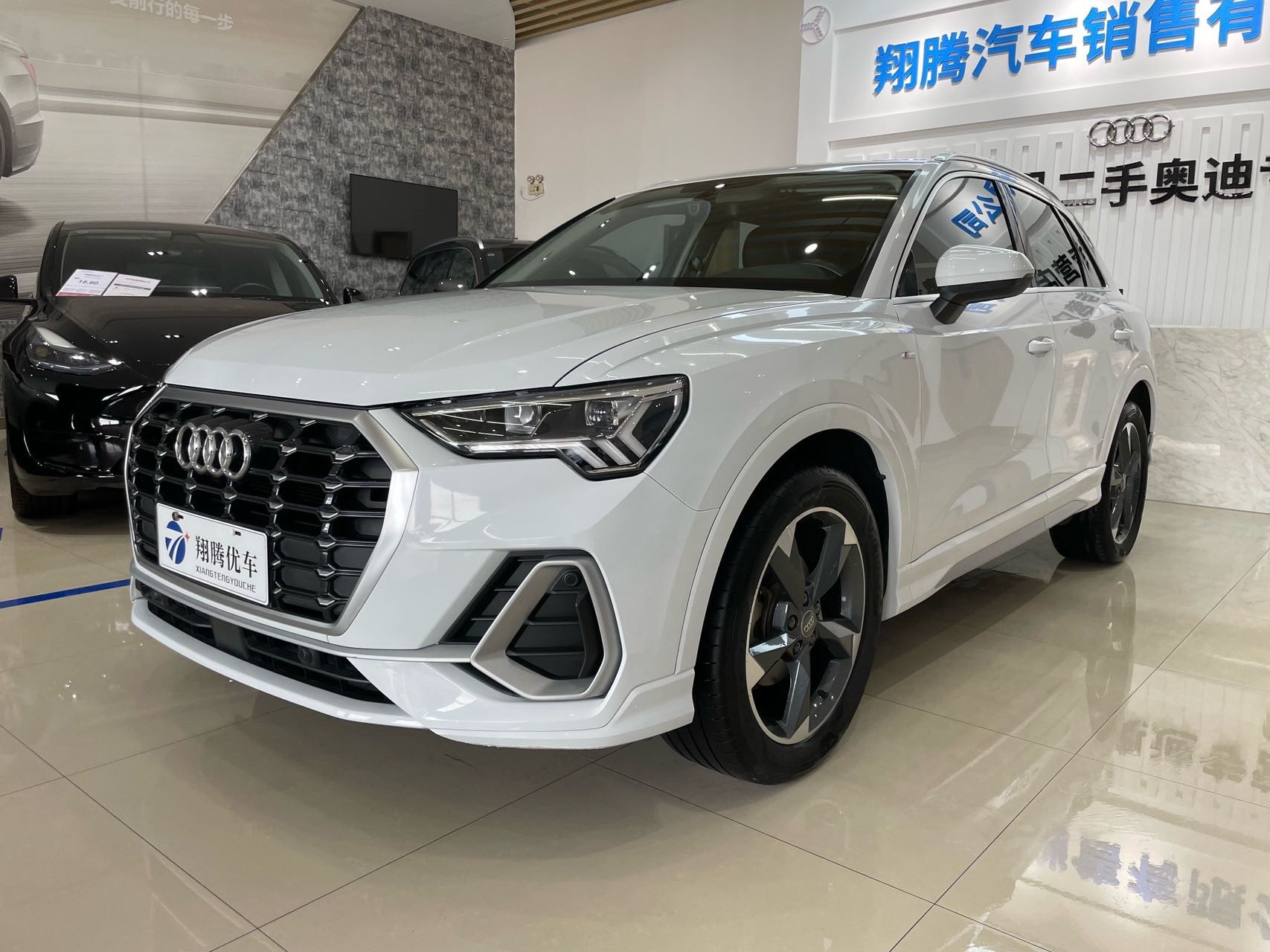Audi Q3 2021 car image 