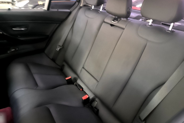 BMW 3 Series 2018 #17 BMW 3 Series 2018 car image #17