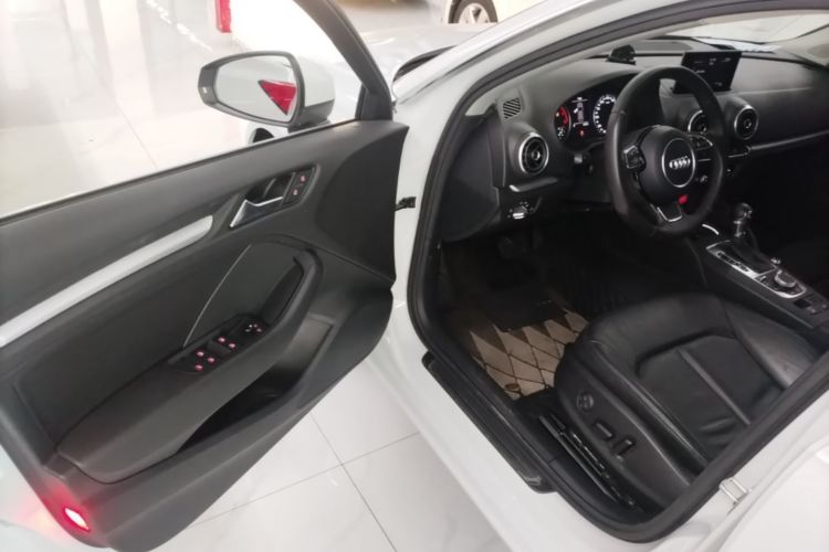 Audi A3 2015 car image #16