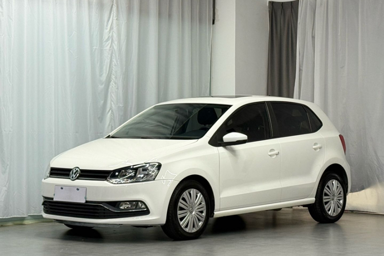 Volkswagen Polo 2019 car image #2
