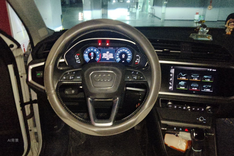 Audi Q3 2020 car image #12