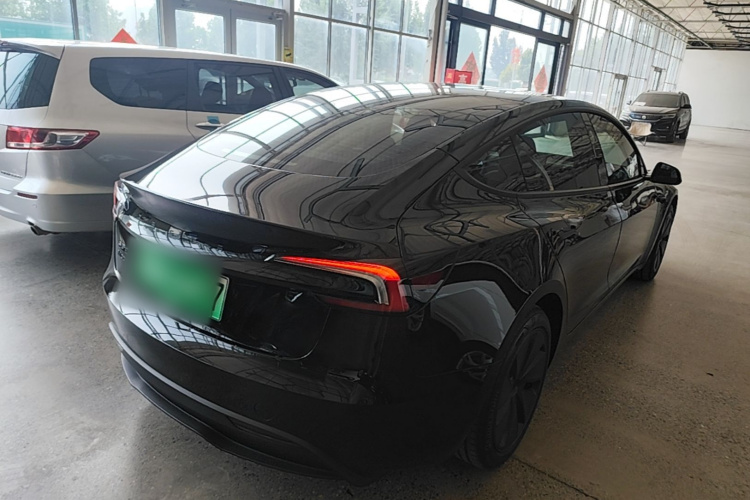 Tesla Model 3 2026 car image #7
