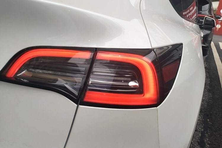 Tesla Model Y 2024 #8 Tesla Model Y 2024 car image #8