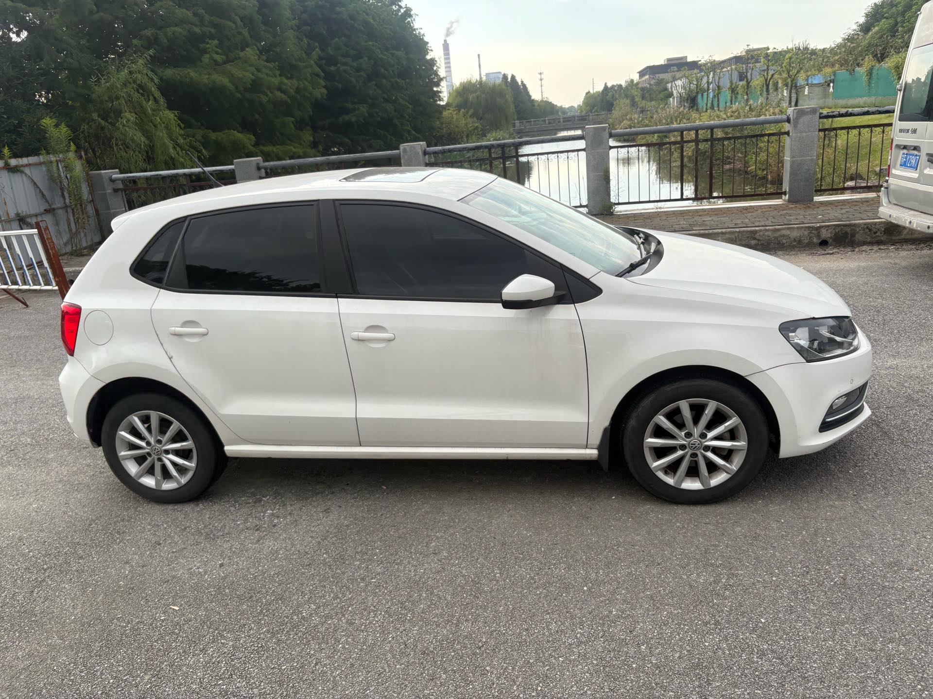 Volkswagen Polo 2015 car image #6