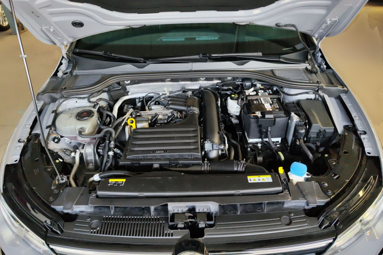 Volkswagen Golf 2023 imagen de coche #20