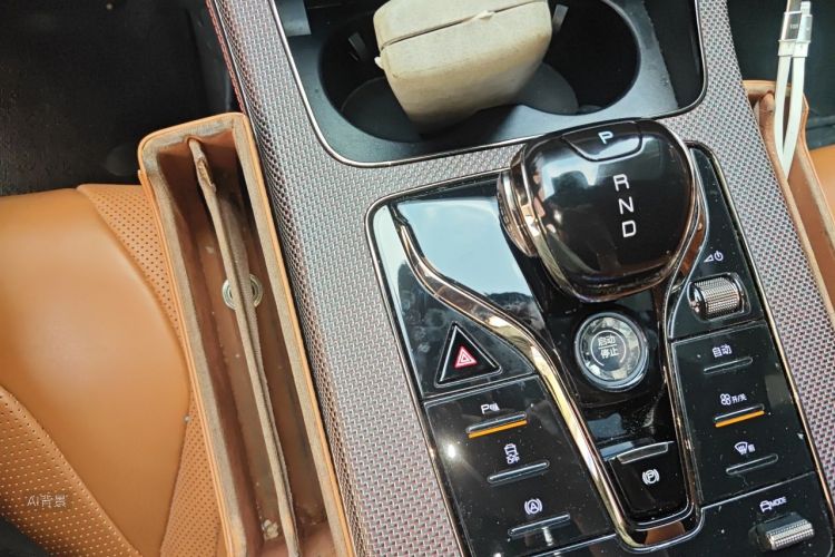 BYD Han 2022 car image #16